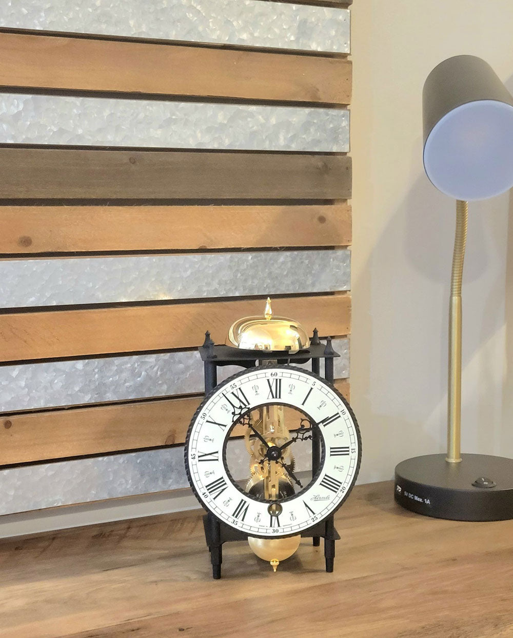 Tischuhr Schwarz Schlag auf Glocke - Hermle Modell: 23001-000711