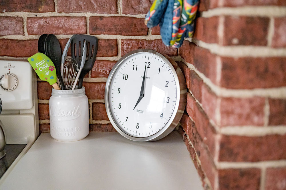 Hermle Wanduhr 30 cm Ø Edelstahl • Made in Germany • Geräuschloses Quarzwerk