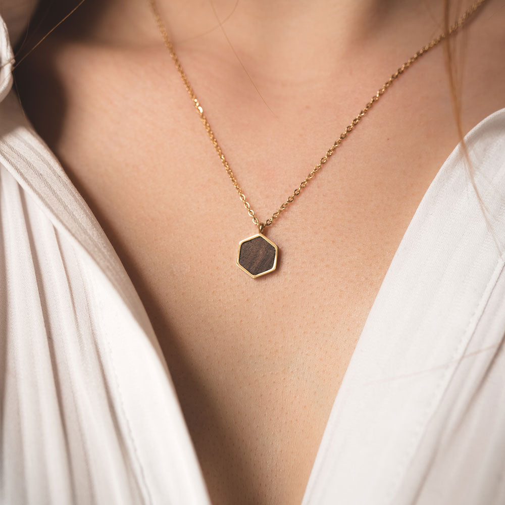 Facade Halskette mit eckigem Holz Anhänger - Holzkern Modell: Jewelry