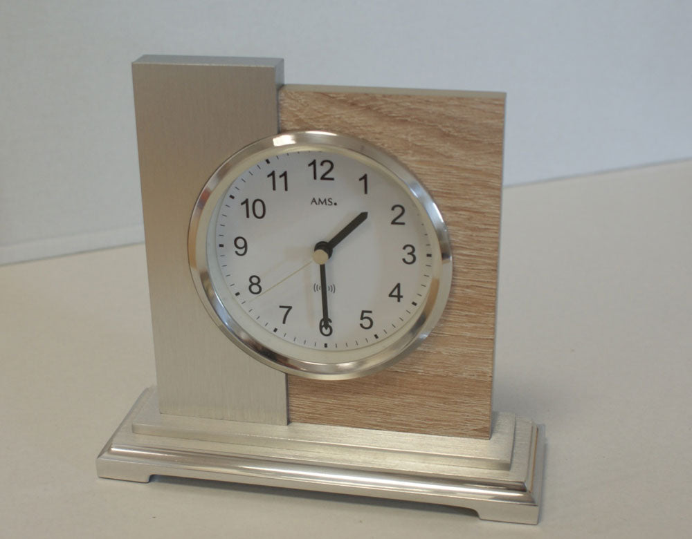 AMS Table Clock 17x3.81x16 cm Wood • Modern Radio Movement • Precise Time Display
