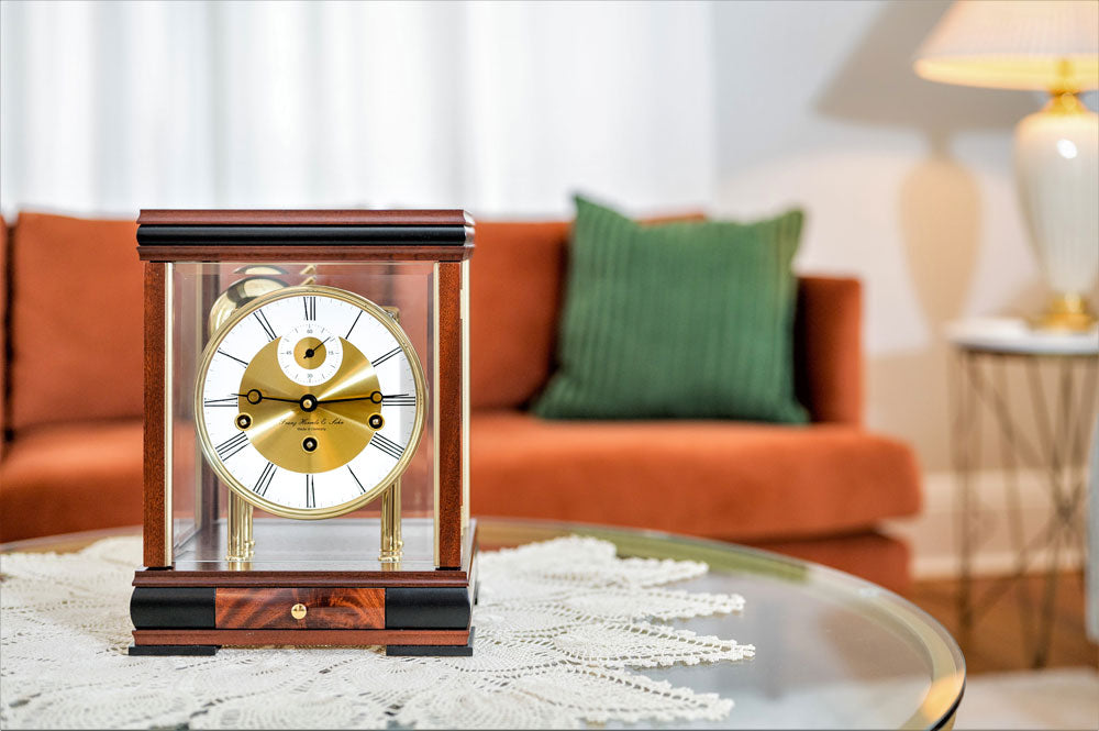 Hermle Tischuhr 30x23x21 cm Kirschholz • Westminster Glockenschlag • Sichtbares Uhrwerk