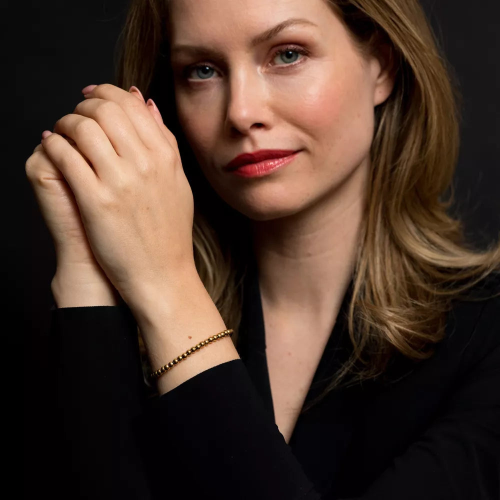 Goldplattiertes Armband aus Edelstahlperlen mit einem Durchmesser von 4mm und Edelstahlverschluss - Rebel&Rose Modell: RR-40038-G-M