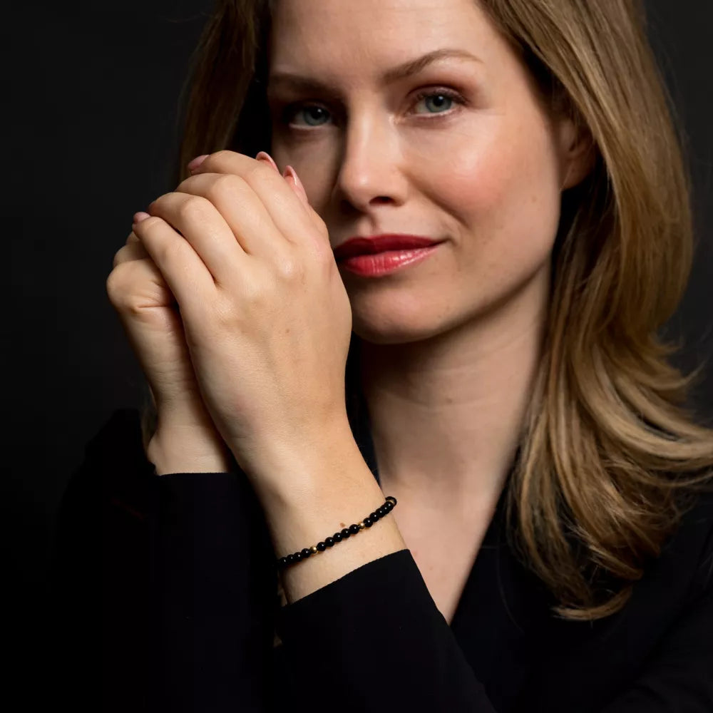 Armband aus schwarzen und goldfarbenen Edelsteinen mit Edelstahlverschluss - Rebel&Rose Modell: RR-40043-G-S