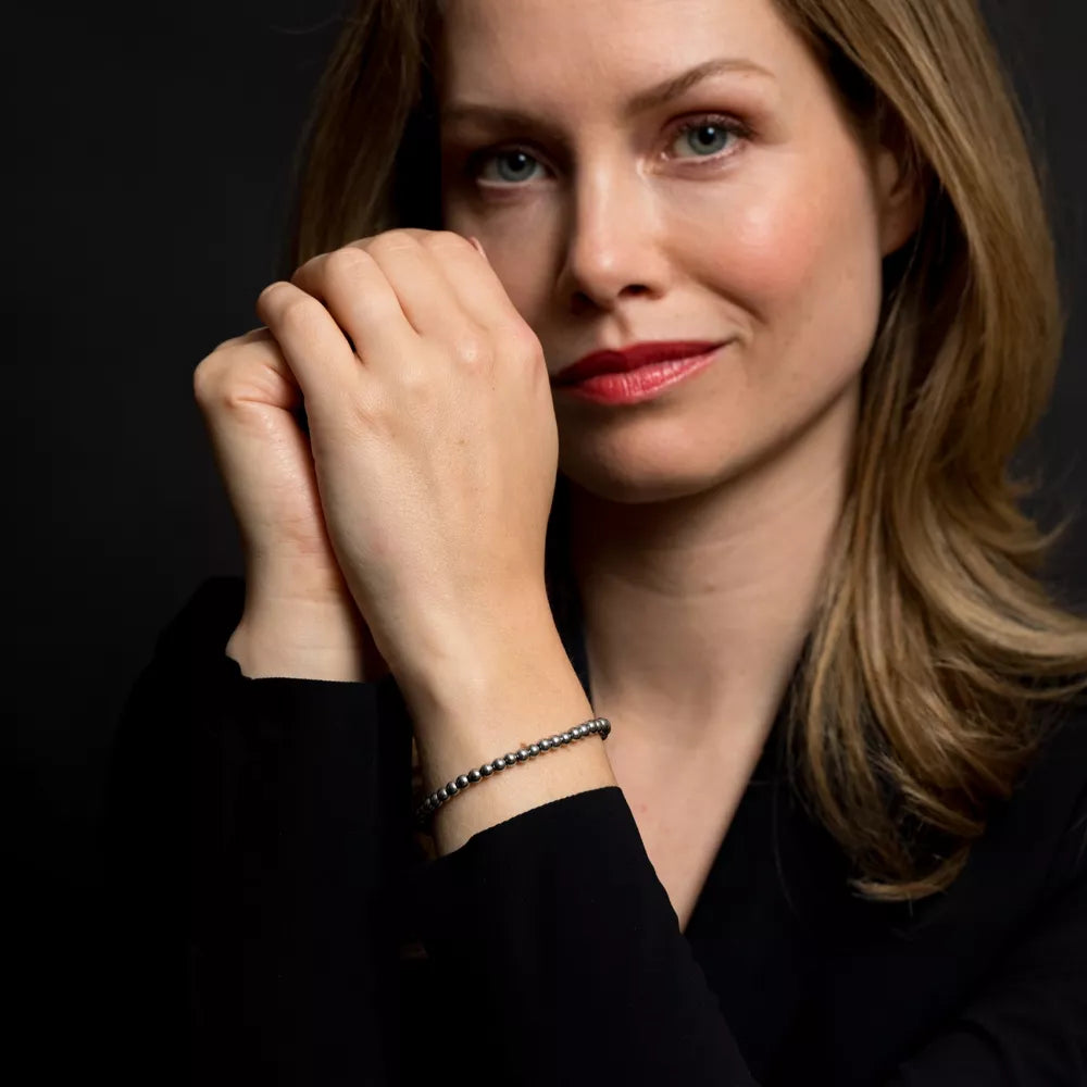 Silberfarbenes Armband aus 4mm Hematit Natursteinen mit Edelstahlverschluss - Rebel&Rose Modell: RR-40040-S-S