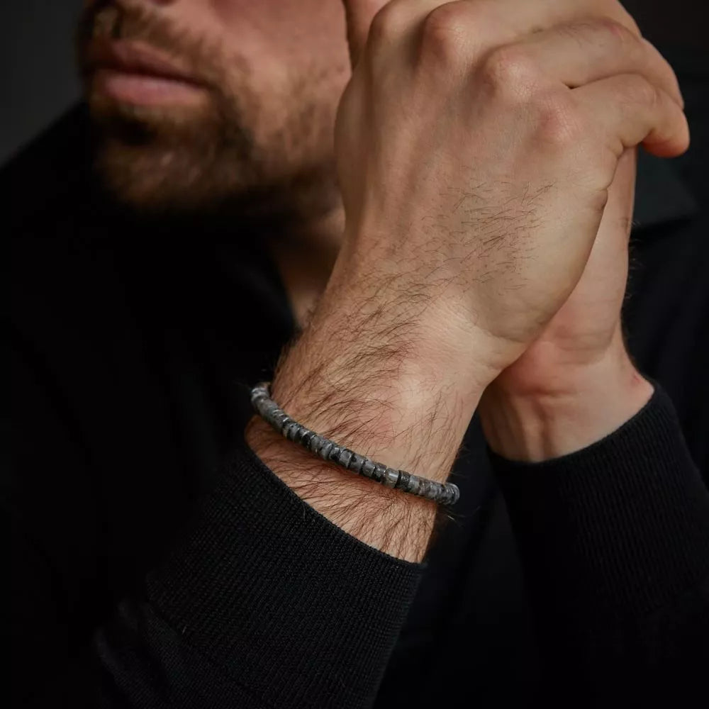 Armband aus 6mm grauen, scheibenförmigem Naturstein mit Edelstahlverschluss - Rebel&Rose Modell: RR-60094-S-M