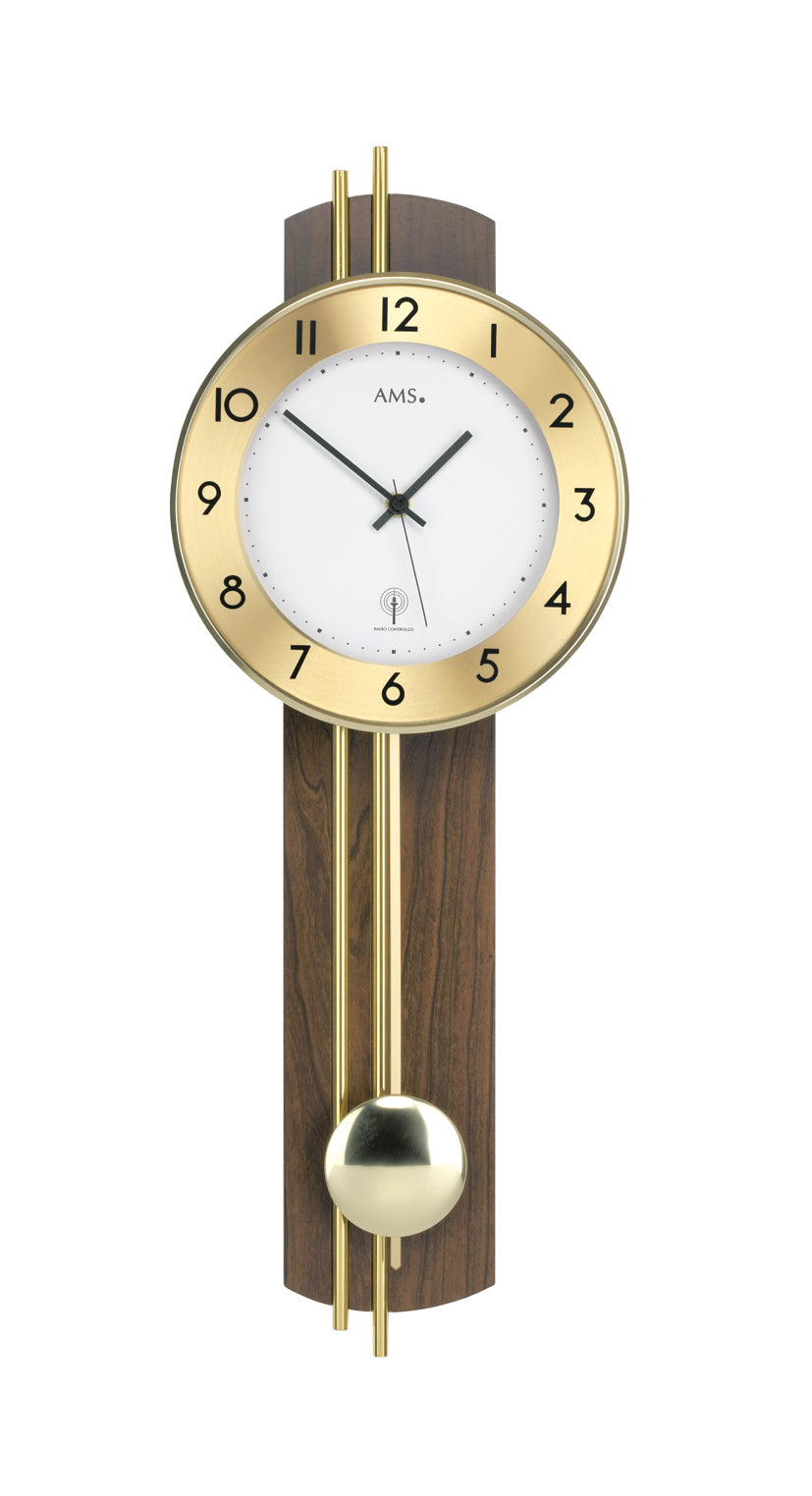 Wanduhr mit rundem Zifferblatt, Holzgehäuse und Pendel
