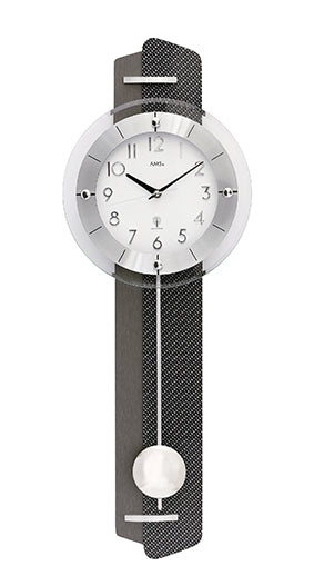 Funk-Wanduhr mit Pendelwerk, anthrazitfarbenes Gehäuse und silbernem Ziffernblatt