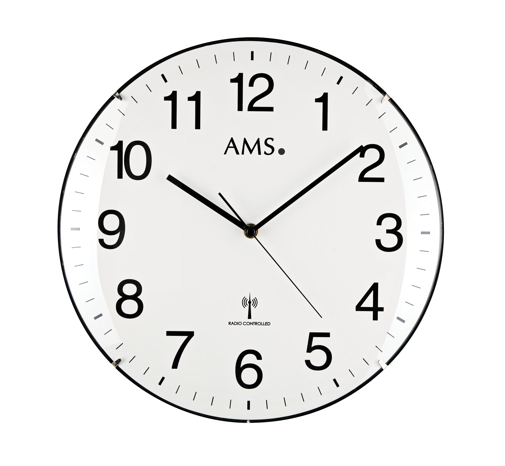 Funk-Wanduhr mit weißem Zifferblatt, schwarzen Zeigern und AMS-Logo
