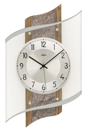 Wanduhr mit rundem Zifferblatt, Zeigern und Holzrahmen in Nussbaum-Optik