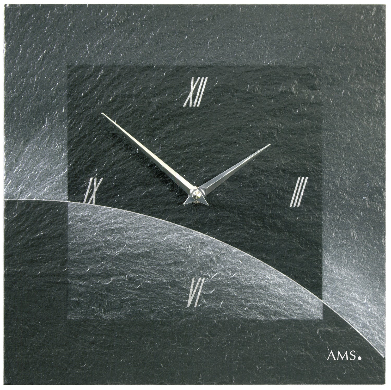 Wanduhr aus dunklem Naturschiefer mit römischen Ziffern und silbernen Zeigern, AMS