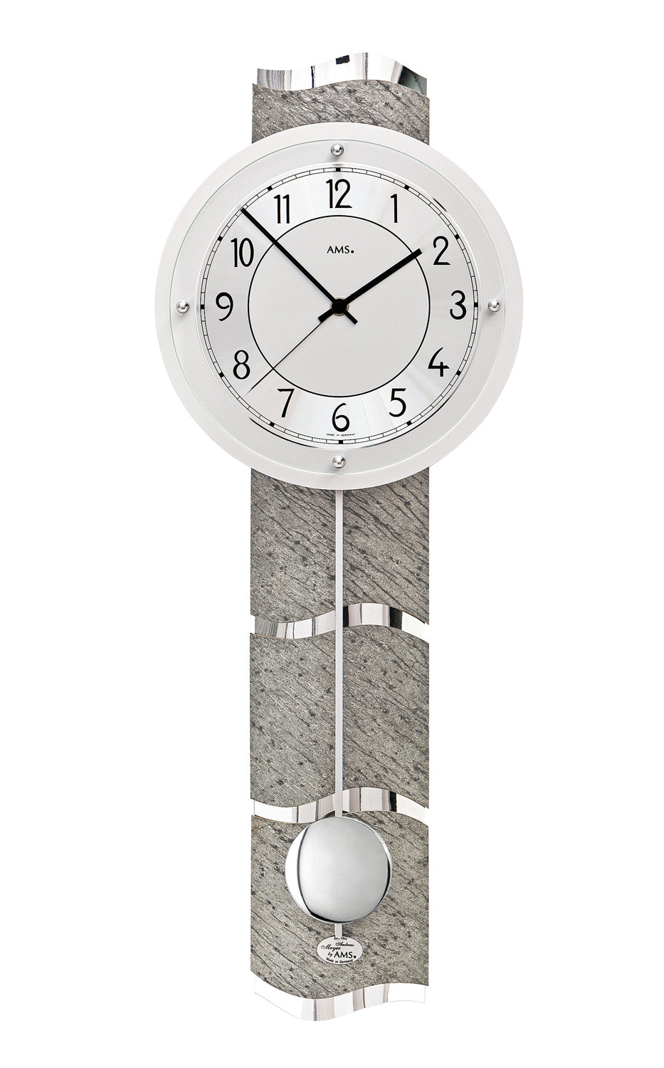 Pendel-Wanduhr: rundes Zifferblatt, grauer Naturstein, weißer Rahmen, kugeliges Pendel