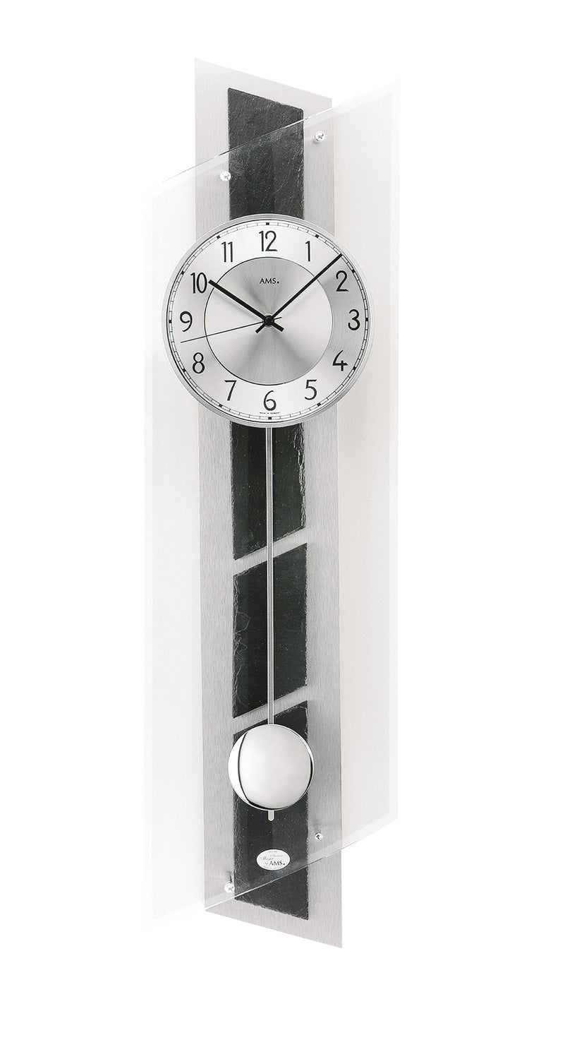 Wanduhr mit Pendelwerk und rundem Aluminiumzifferblatt, schwarze Naturschiefer-Optik