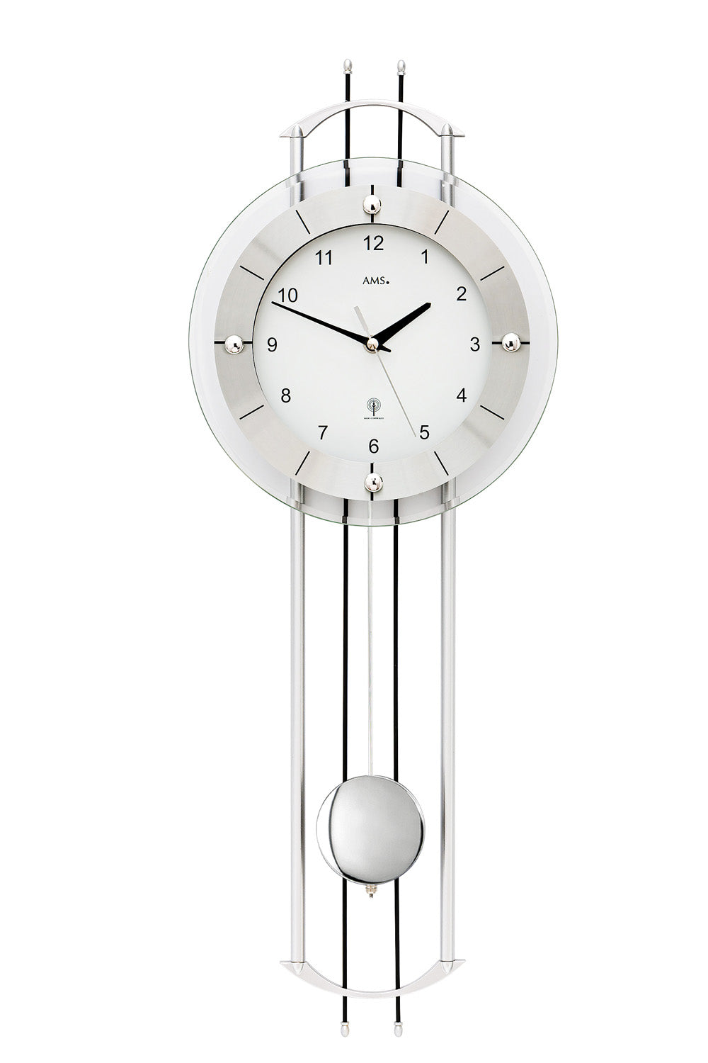 Silber-schwarze Wanduhr mit rundem Zifferblatt und Pendelgewicht aus Metall