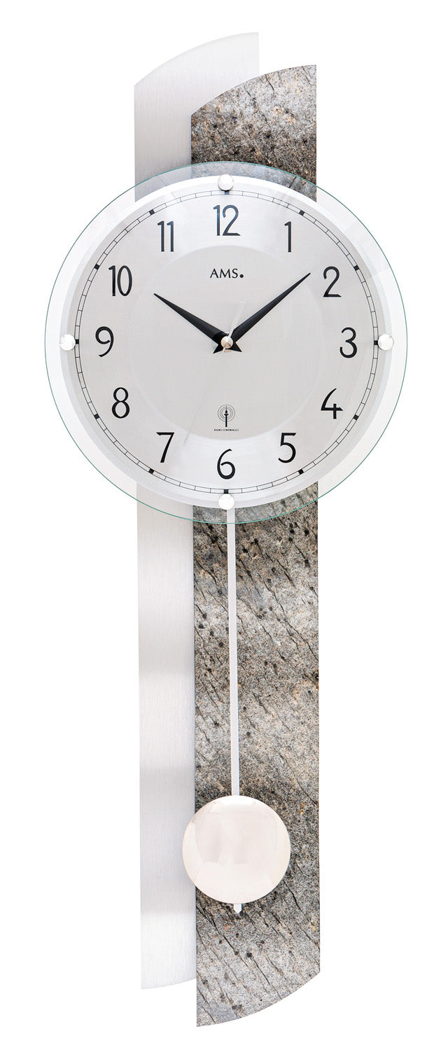 Wanduhr mit silbernem Zifferblatt und Antik-Look, Funk-Pendelwerk, gewölbtem Mineralglas