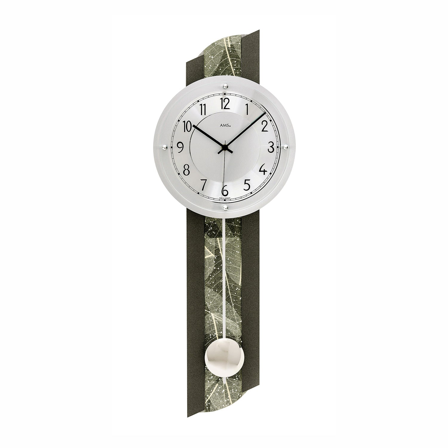 Runde Wanduhr mit weißem Zifferblatt, schwarzen Zeigern und Pendelgewicht in dunklem Rahmen