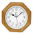 Wanduhr mit Eichenholzgehäuse und weißem Zifferblatt, schwarze Zeiger und Ziffern
