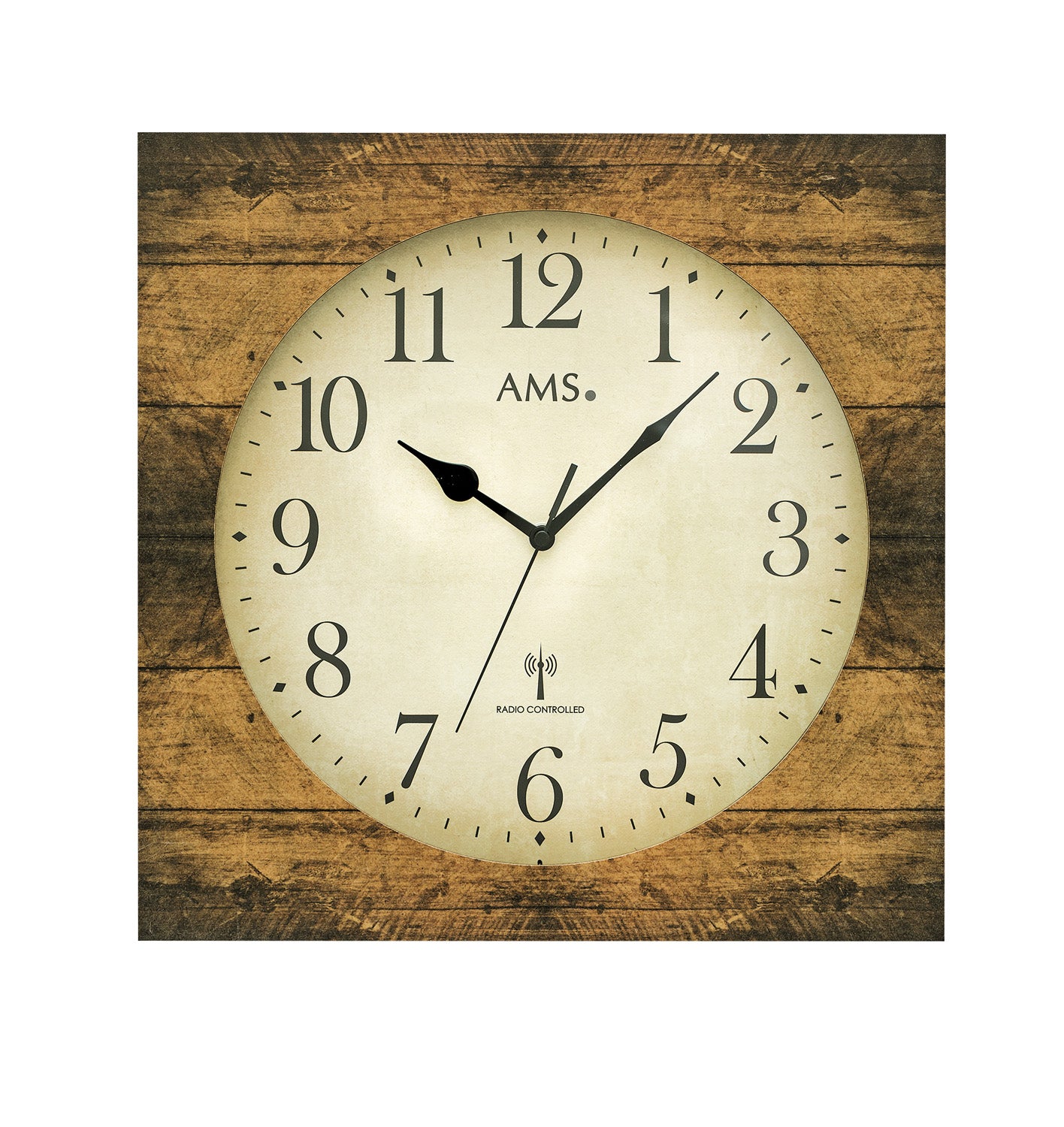 Braune Wanduhr mit Holzstruktur und weißem Zifferblatt, runden Zeigern