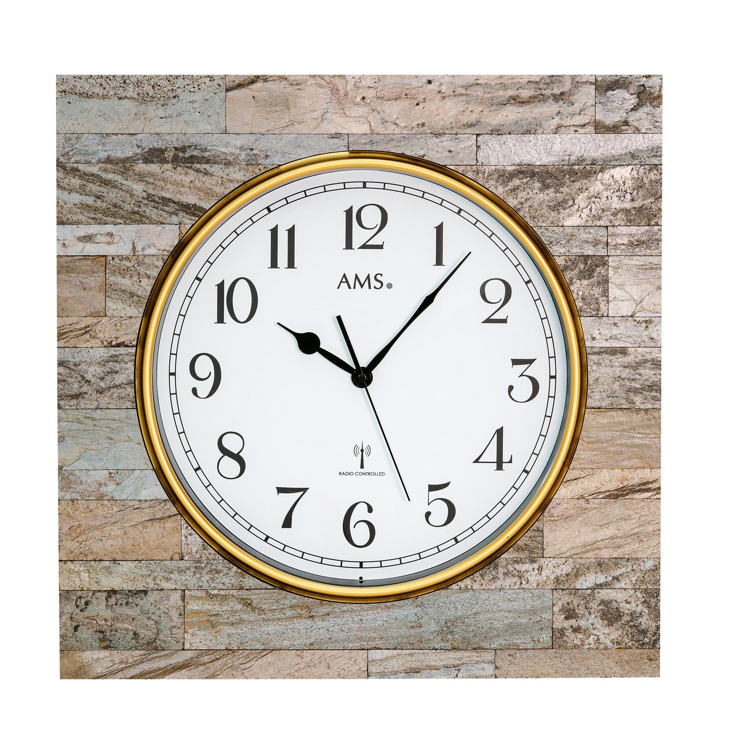 Runde Wanduhr mit weißem Zifferblatt, goldfarbenem Rand, schwarzen Zeigern und Zahlen