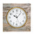 Runde Wanduhr mit weißem Zifferblatt, goldfarbenem Rand, schwarzen Zeigern und Zahlen