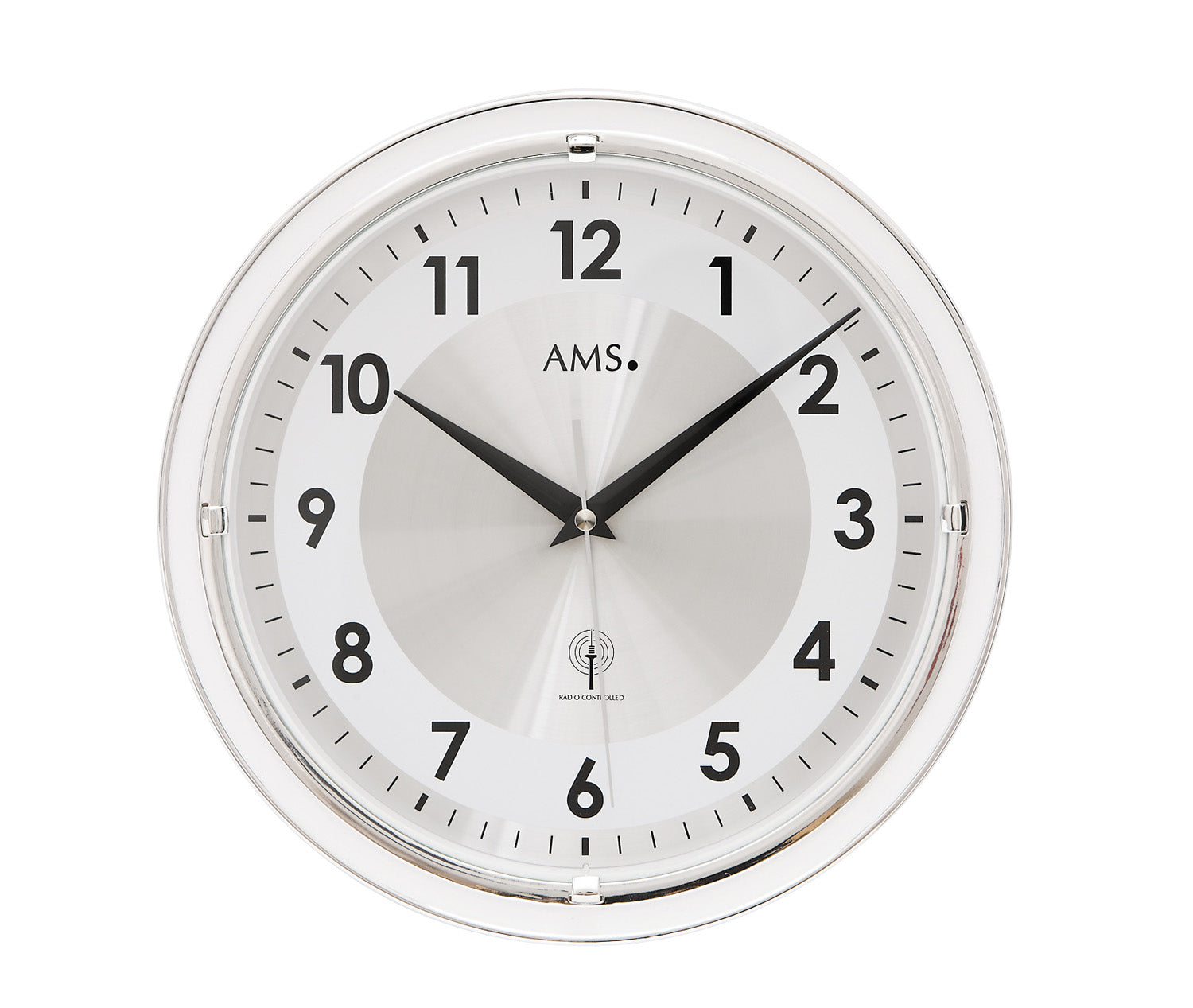 AMS Funk-Wanduhr mit silbernem Gehäuse, weißem Zifferblatt und schwarzen Zeigern