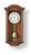 Nussbaumfarbene Wanduhr aus Holz mit rundem Zifferblatt und vergoldetem Pendelgewicht