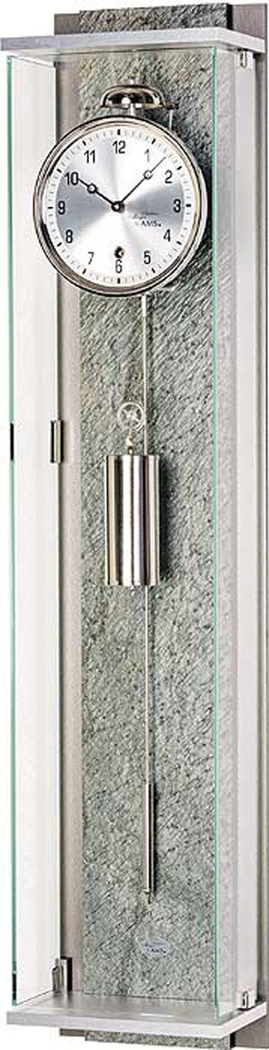 Wanduhr mit Seilzug-Regulator: rechteckiger Kasten mit rundem Zifferblatt und Metallpendel