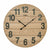 Runde Wanduhr aus hellem Holz mit Quarzwerk, aufgesetzten Zahlen und schwarzen Zeigern