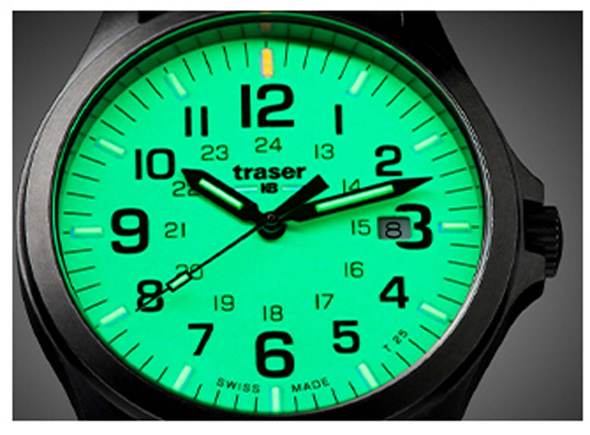 Traser P67 Officer Pro 107424 Herren Uhr • Trigalight® Illumination • Saphirglas