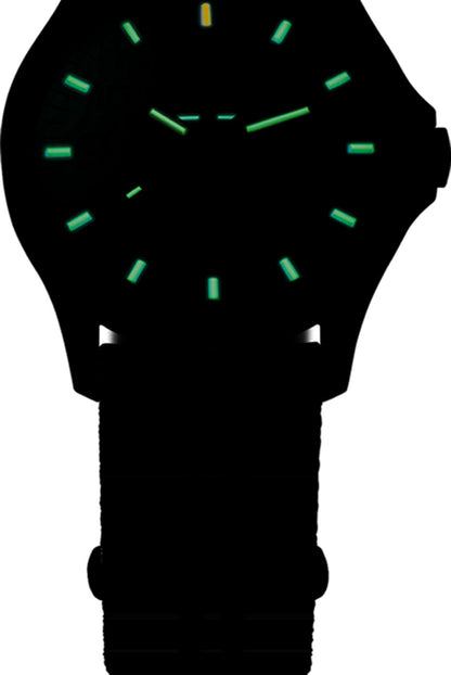 Traser P67 Officer Pro 107426 Uhr • Swiss Made Quarz • trigalight Technologie