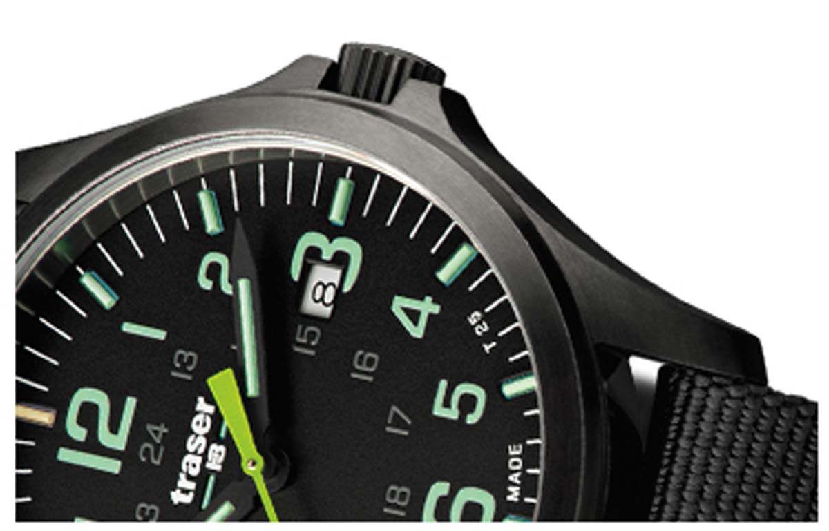 Traser P67 Officer Pro 107426 Uhr • Swiss Made Quarz • trigalight Technologie