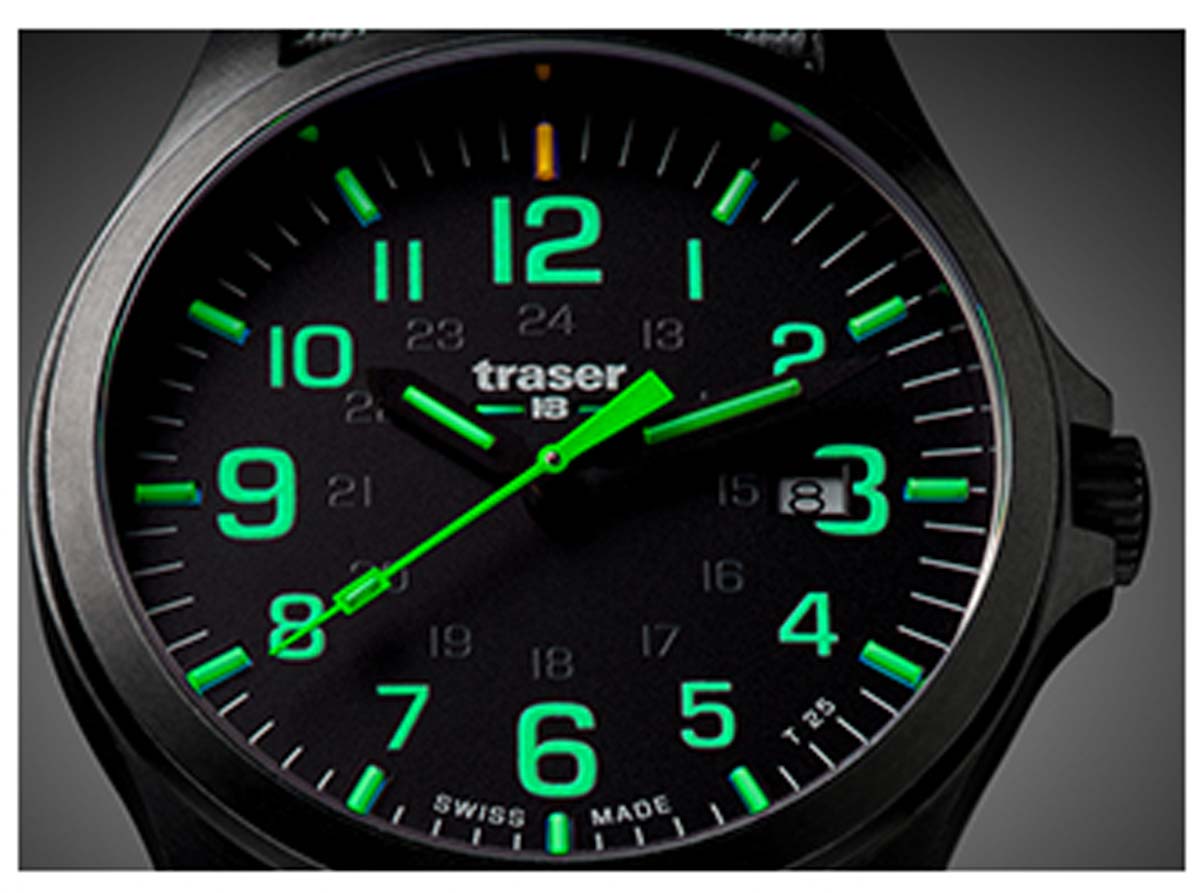 Traser P67 Officer Pro 107426 Uhr • Swiss Made Quarz • trigalight Technologie