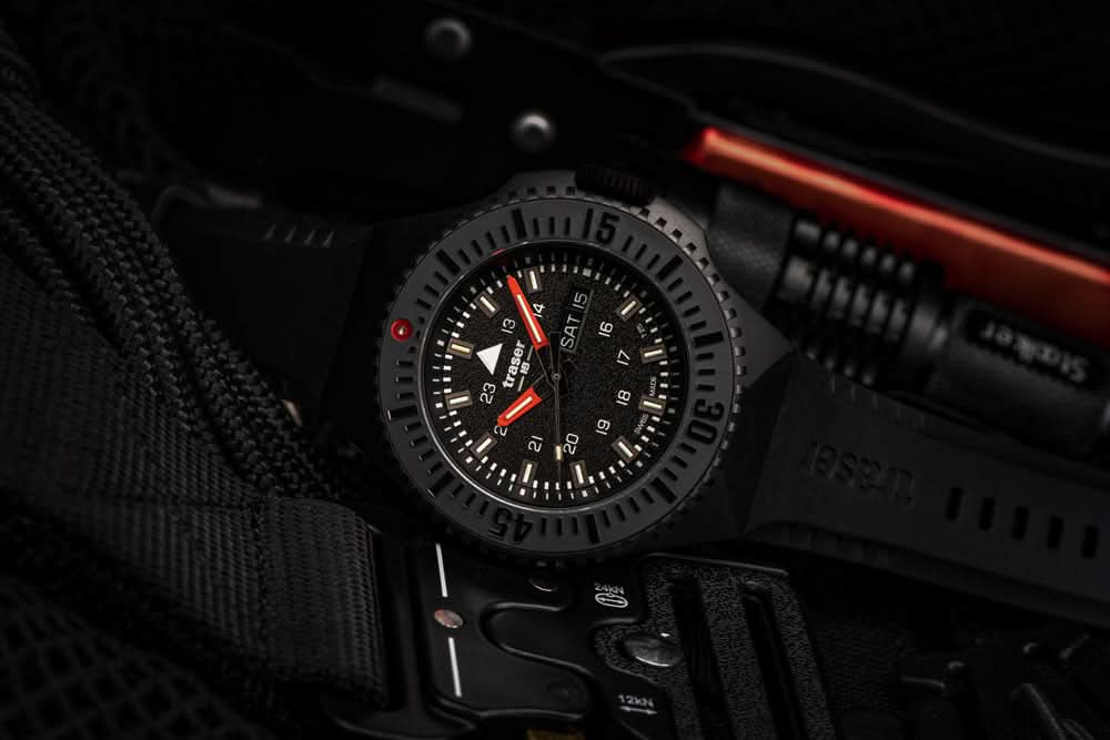 Traser P69 109855 Herrenuhr • Trigalight • Swiss Made