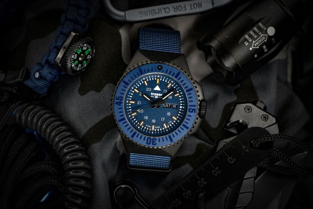 Traser P69 Black Stealth 109856 Herrenuhr • Trigalight H3 • Swiss Made
