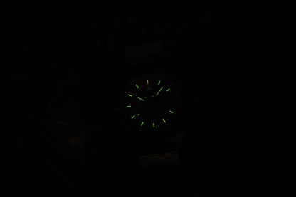 Traser P69 Black Stealth 109860 Herren Uhr • trigalight-Technologie • Swiss Made Quarzwerk