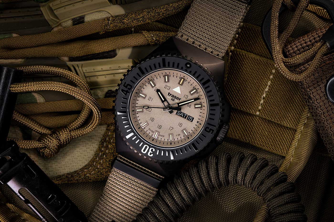 Traser P69 Black Stealth 109860 Herren Uhr • trigalight-Technologie • Swiss Made Quarzwerk