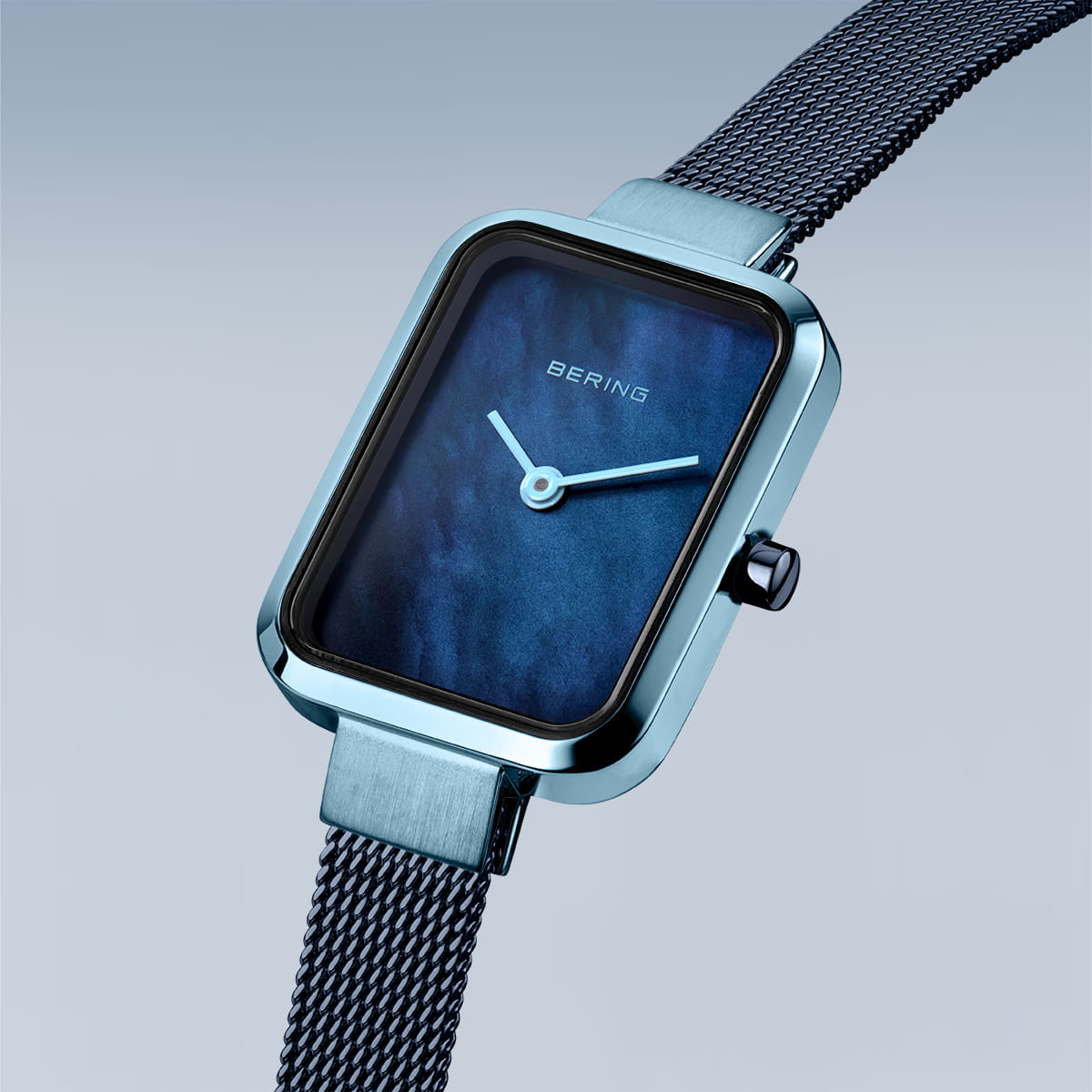 Bering Petite Square 14520-398 Damenuhr • Kratzfestes Saphirglas • Blaues Milanaise-Armband