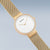 Damenuhr mit goldenem Milanaise-Armband und rundem weißem Zifferblatt