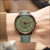 Unisex-Uhr mit grünem Zifferblatt und grünem Lederarmband, kupferfarbenes Gehäuse.