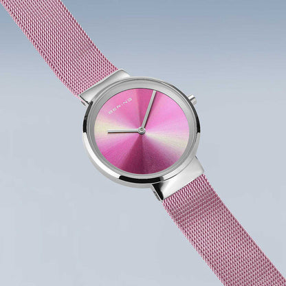 Bering Classic 19031-999 Damenuhr • Kratzfestes Saphirglas • Feines Milanaise-Armband