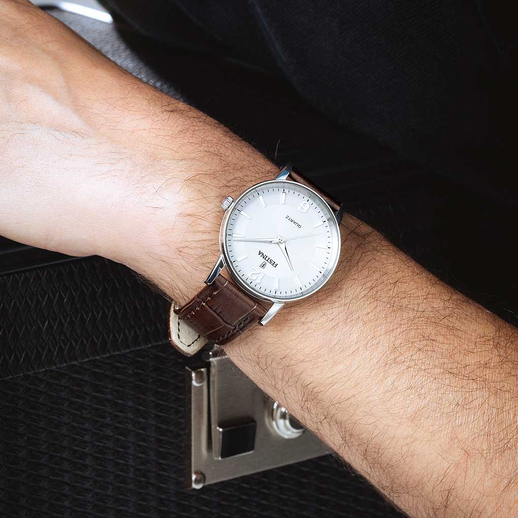 Festina Classics F20690/2 Herrenuhr • Präzises Quarzwerk • Braunes Lederarmband