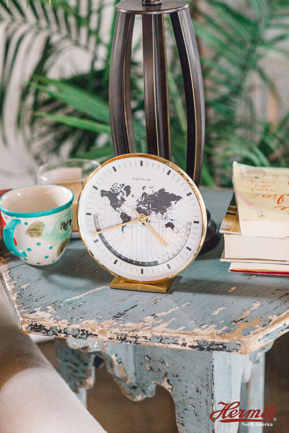 Hermle Tischuhr 19x18x6,5 cm Messing • Präzises Quarzuhrwerk • Weltzeitanzeige