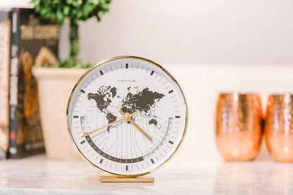 Hermle Tischuhr 19x18x6,5 cm Messing • Präzises Quarzuhrwerk • Weltzeitanzeige