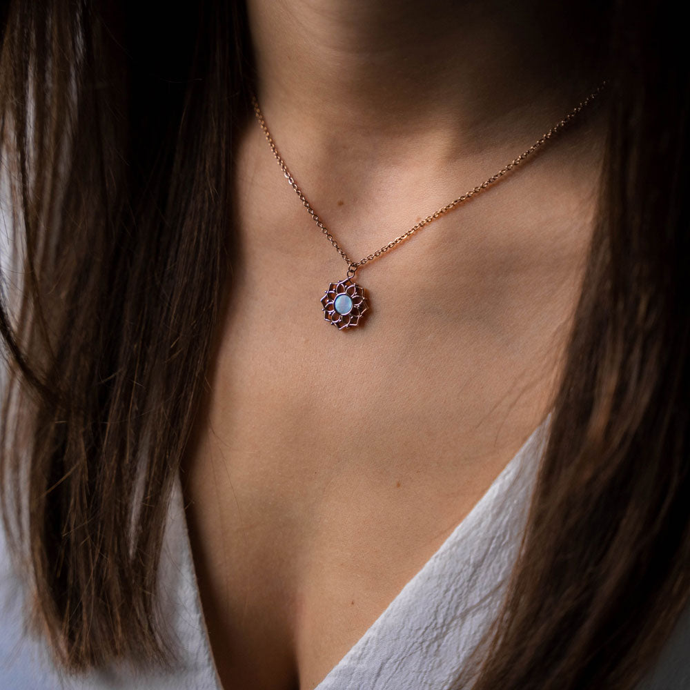 Halskette mit blauem Perlmutt Anhänger - Holzkern Modell: Jewelry