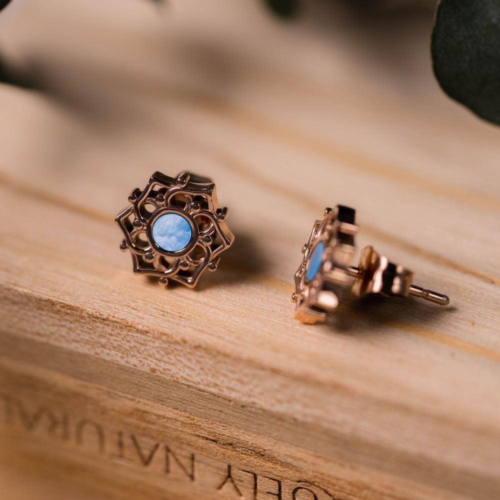 Composition Ohrringe mit blauem Perlmutt - Holzkern Modell: Jewelry