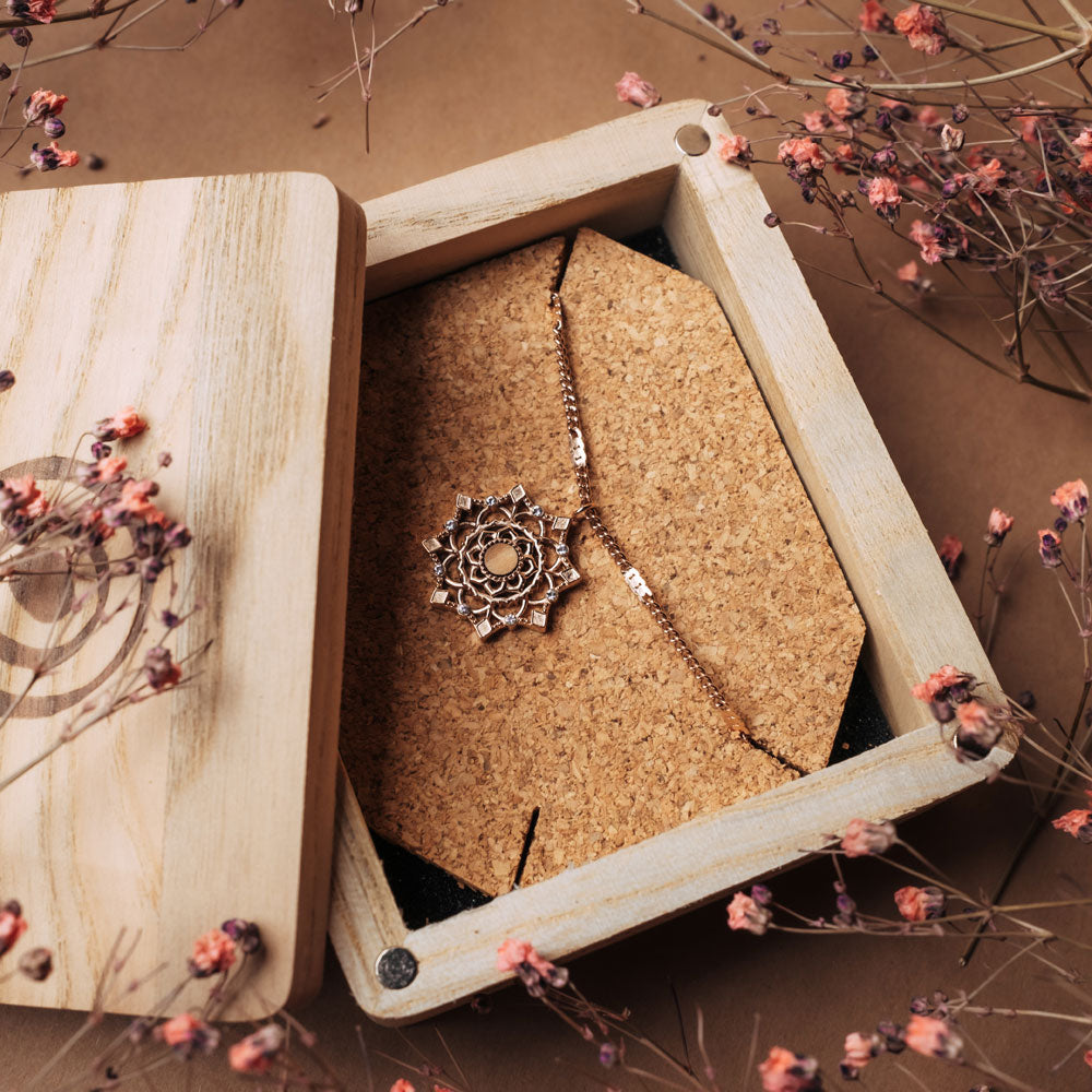 Aphonia Halskette  Schneeflocken Anhänger - Holzkern Modell: Jewelry