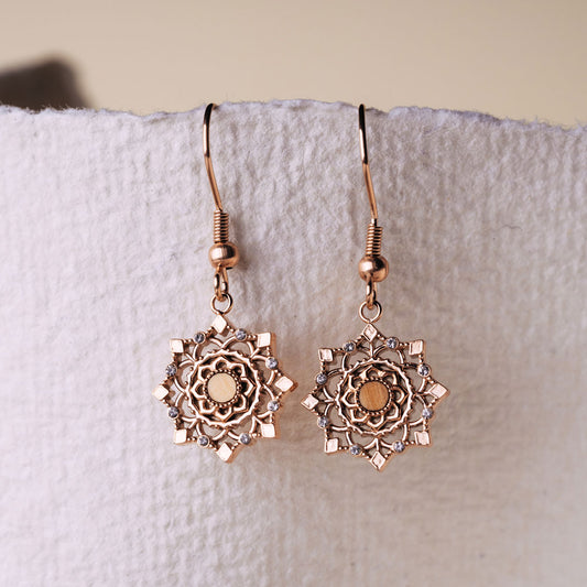 Aphonia Ohrhaenger Schneeflocke aus Holz Holzkern Modell Jewelry