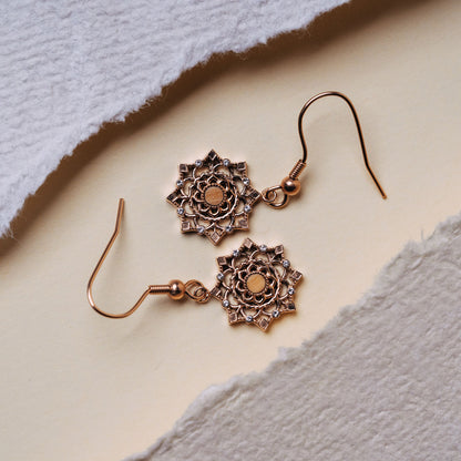 Aphonia Ohrhaenger Schneeflocke aus Holz Holzkern Modell Jewelry