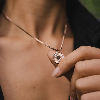 Stencil Halskette mit rundem Anhänger - Holzkern Modell: Jewelry