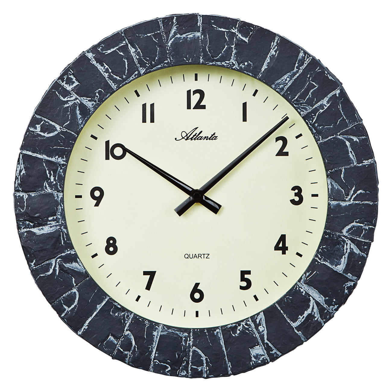 Runde Wanduhr: beiges Zifferblatt, schwarze Ziffern/Zeiger, Steinoptik in Anthrazit-Schwarz.