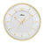 Goldfarbene Wanduhr mit rundem Zifferblatt, goldenen Zeigern und Gewölbeglas